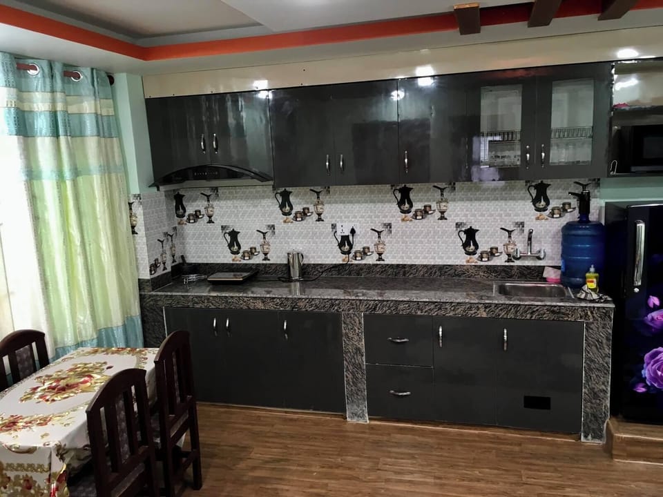 Family House, City View | Private kitchen