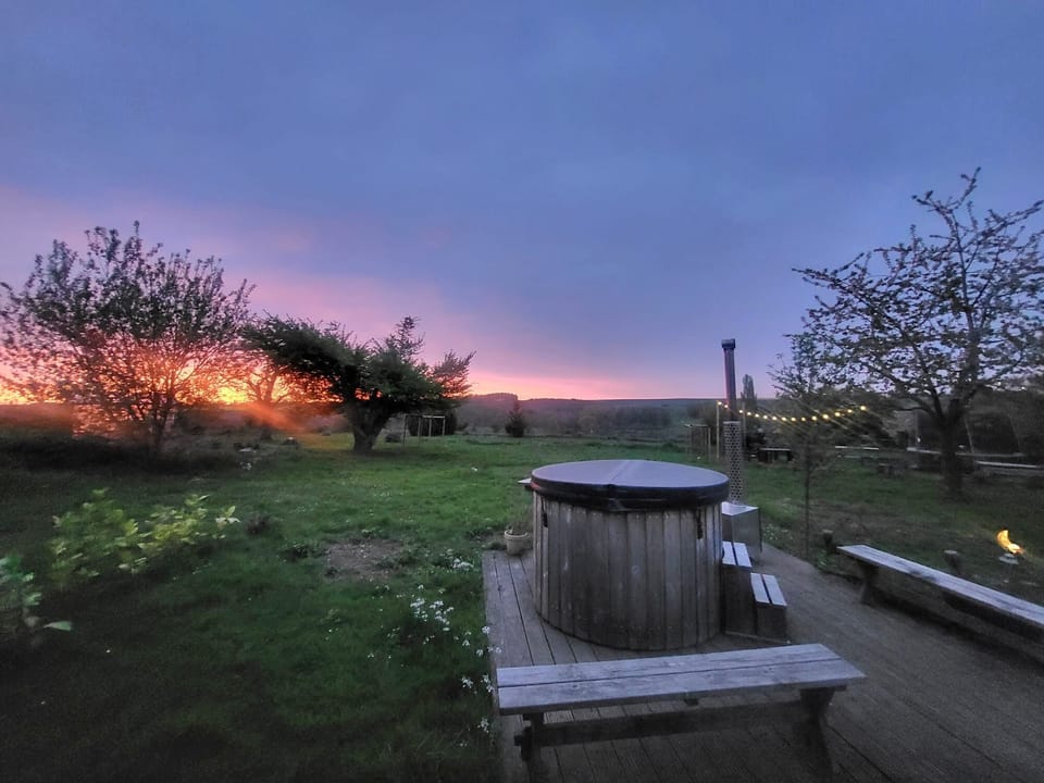 Outdoor spa tub