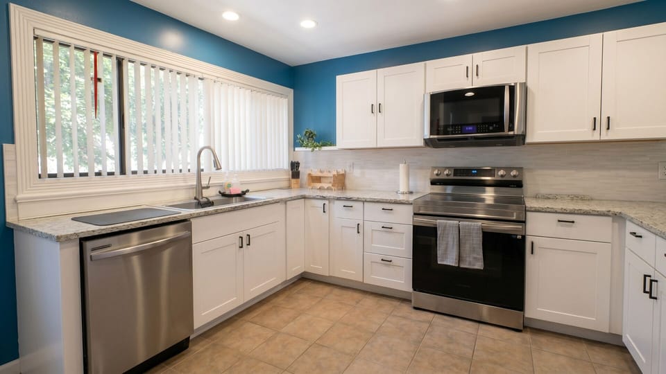 Fully equipped kitchen with modern appliances and a cookware.