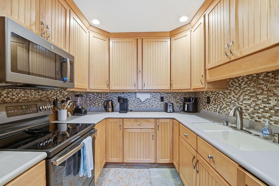 From Morning Coffee to Sunset Snacks, This Beachy Kitchen Has You Covered.
