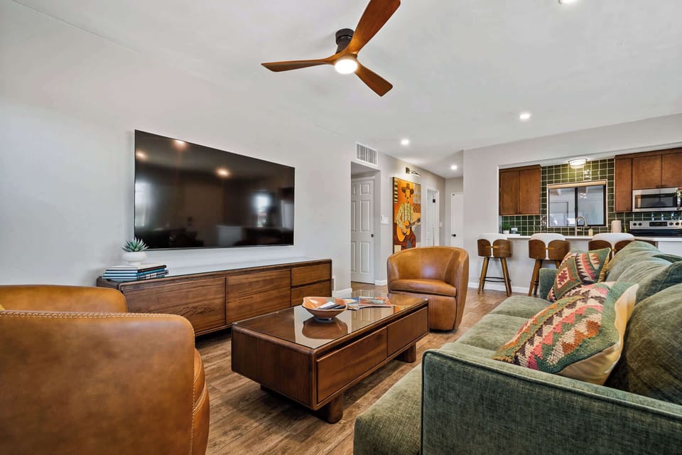 Family room (can see into kitchen)