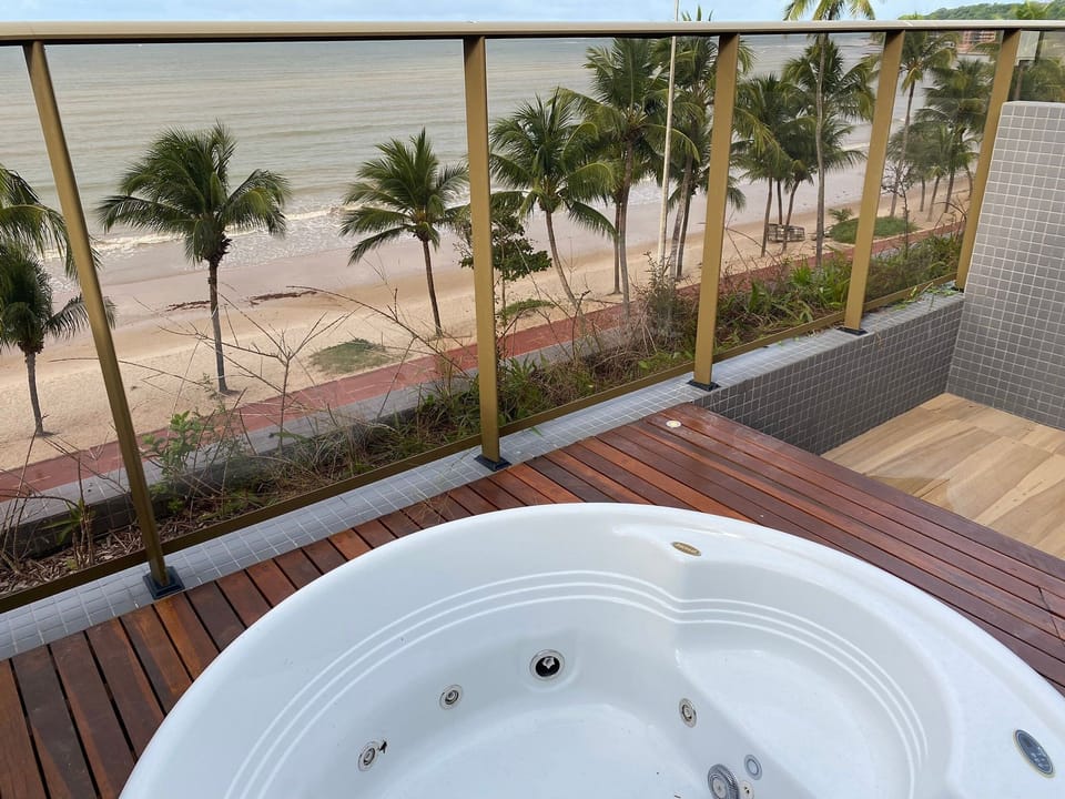 Basic Apartment | Outdoor spa tub