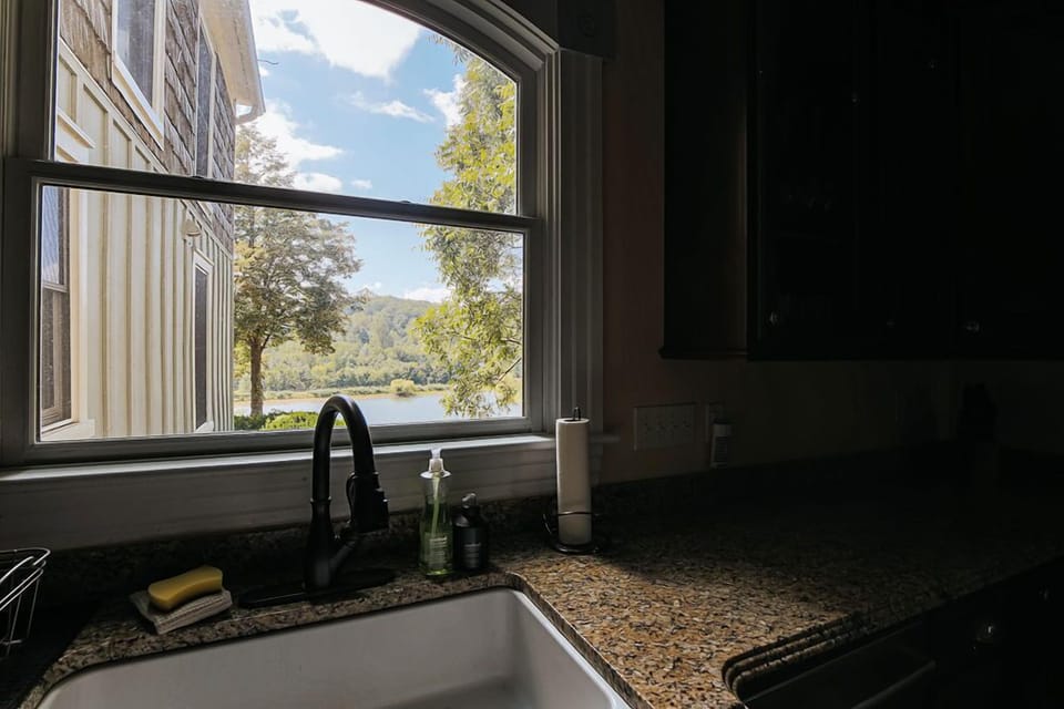 House, Private Bathroom (Clonmel Acres) | Shared kitchen