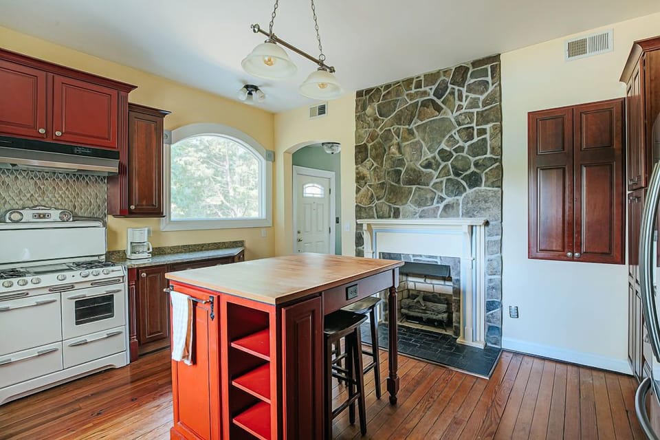 House, Private Bathroom (Clonmel Acres) | Shared kitchen