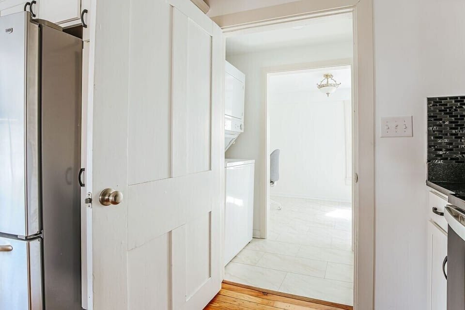 House, Private Bathroom (Green on New) | Laundry room