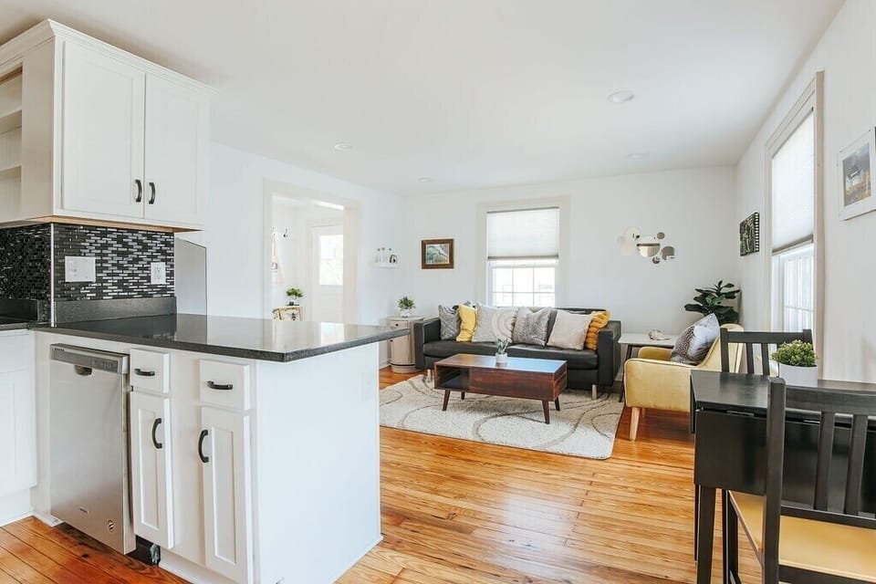 House, Private Bathroom (Green on New) | Restaurant