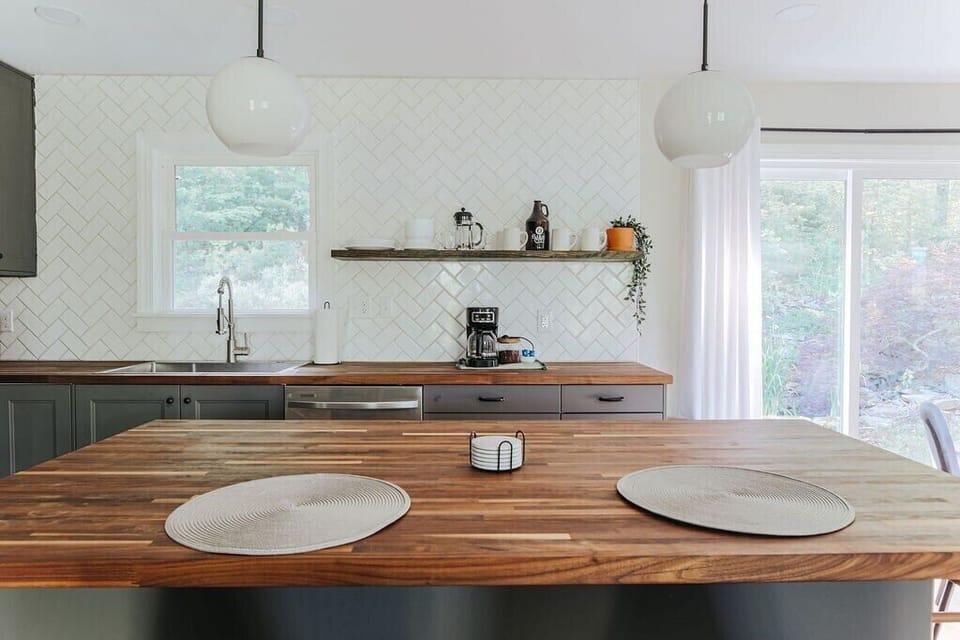 House, Private Bathroom (Hillside Haven) | Shared kitchen