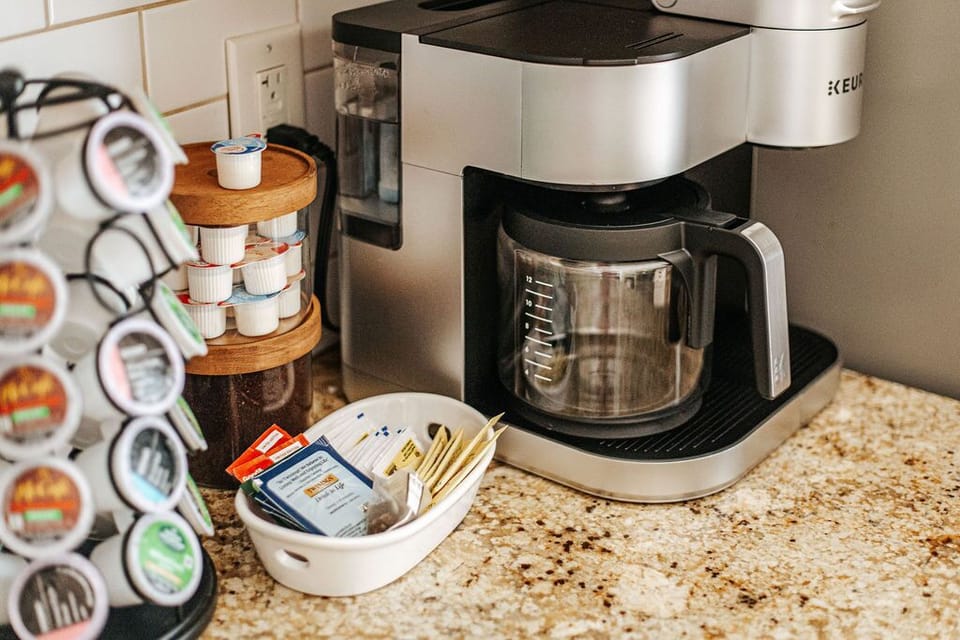 Apartment, Private Bathroom (Laurelwood Hollow) | Shared kitchen