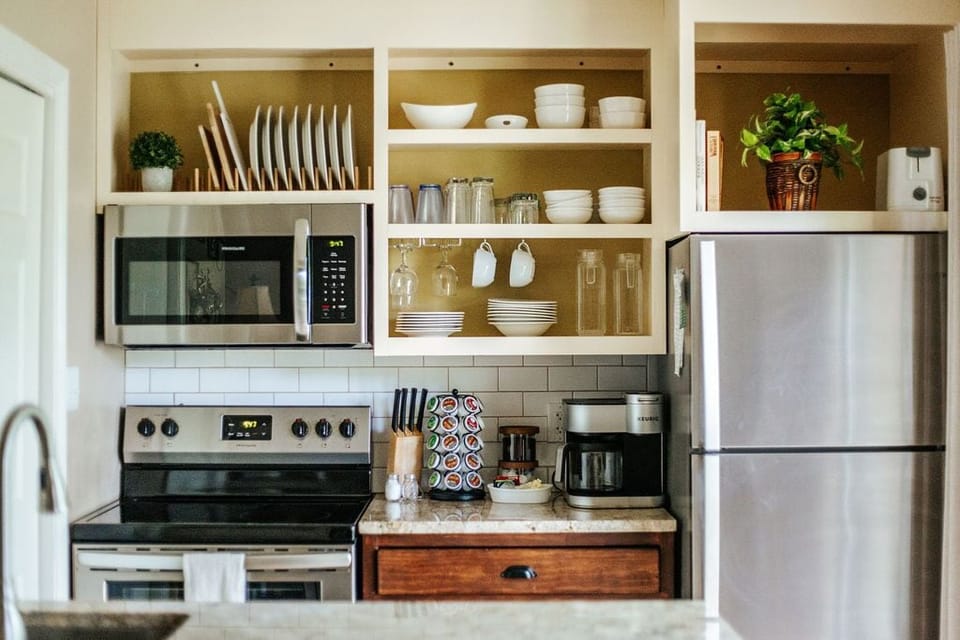 Apartment, Private Bathroom (Laurelwood Hollow) | Shared kitchen