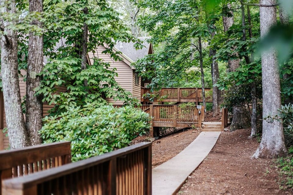 Apartment, Private Bathroom (Laurelwood Hollow) | Exterior