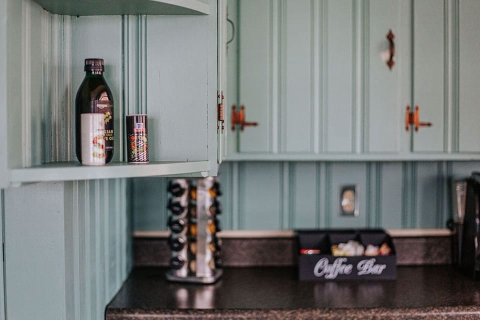 House, Private Bathroom (Millhouse) | Shared kitchen | Ice maker, kitchen island