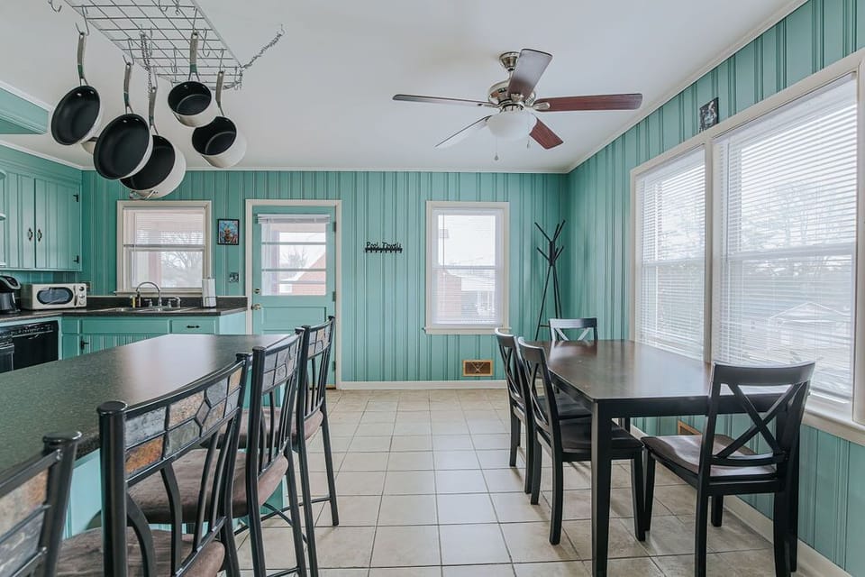 House, Private Bathroom (Millhouse) | Shared kitchen | Ice maker, kitchen islands