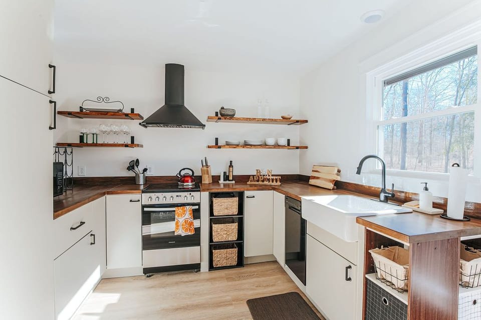 Cabin, Ensuite (Nelson Cozy Cabin) | Shared kitchen