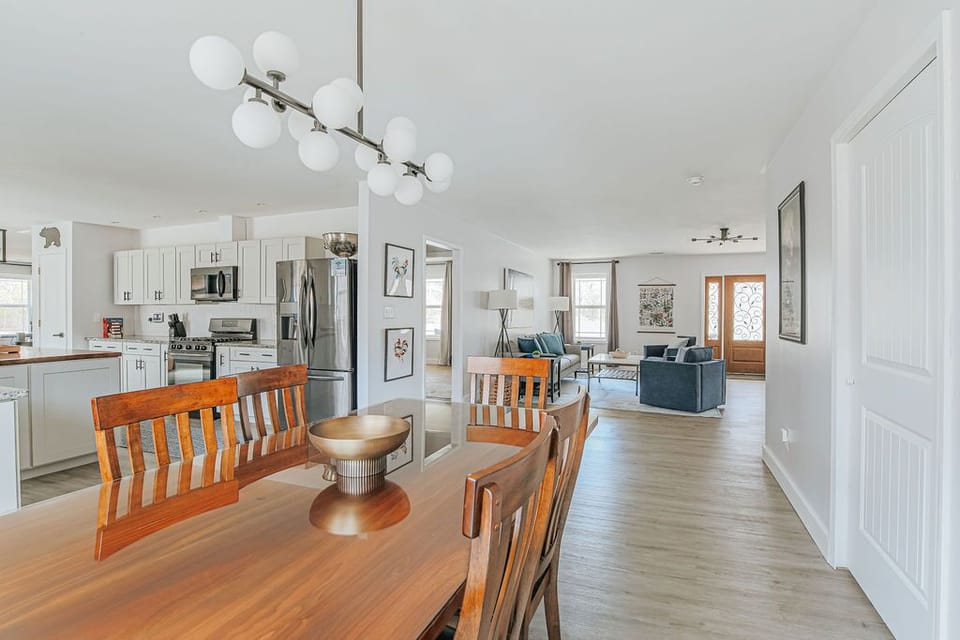 House, Private Bathroom (Pine and Vine) | Dining