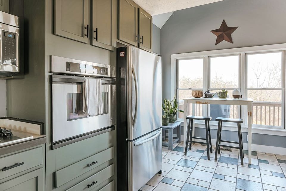 House, Private Bathroom (Ridgeview Retreat) | Shared kitchen