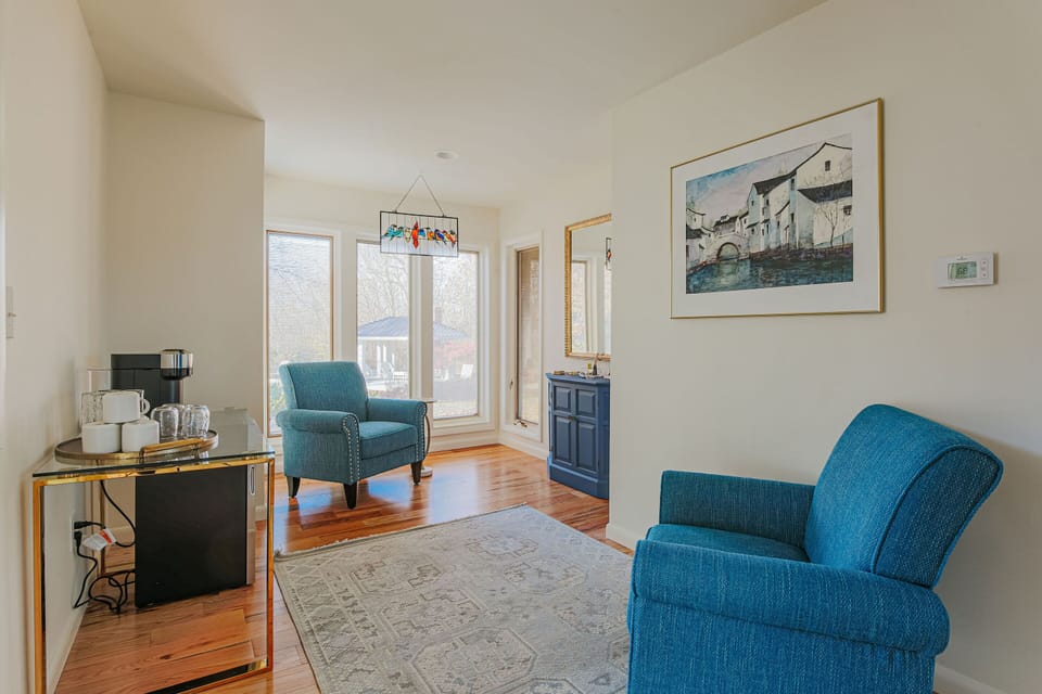 Apartment, Private Bathroom (The Guest Wing at Kateri) | Lounge