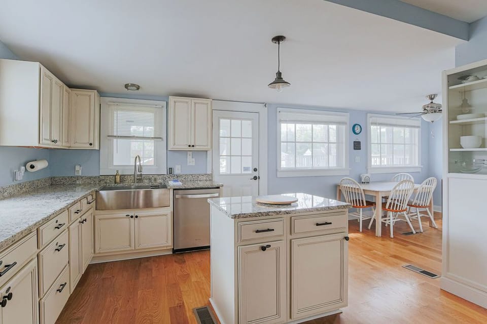 House, Private Bathroom (The Wayne Shire) | Shared kitchen