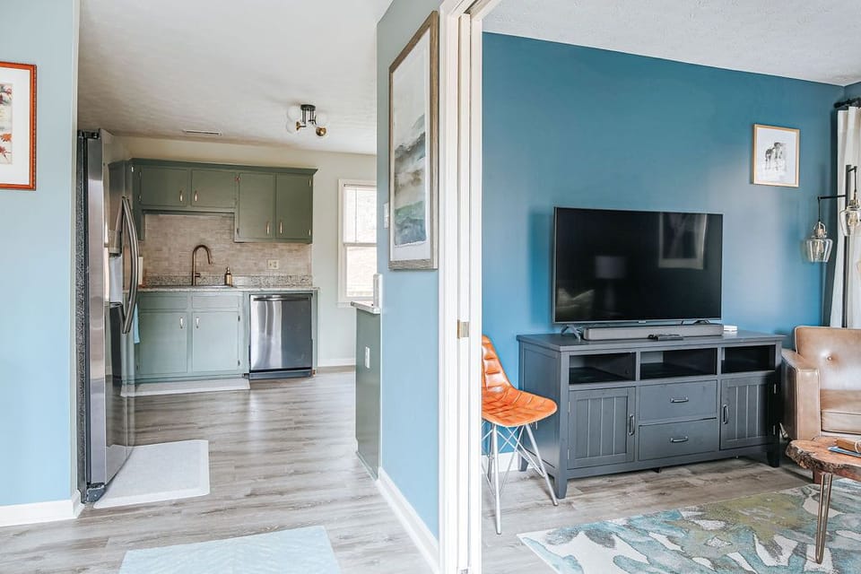 House, Private Bathroom (Tucked Inn: Upper Unit) | Lounge