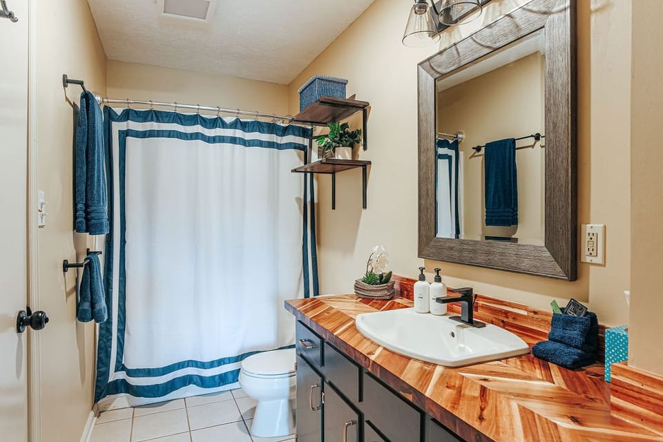 Tucked Inn: Upper Unit House in Nelson County