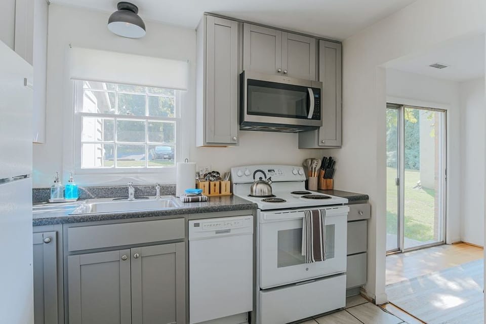 House, Private Bathroom (Westerly Haven B) | Shared kitchen