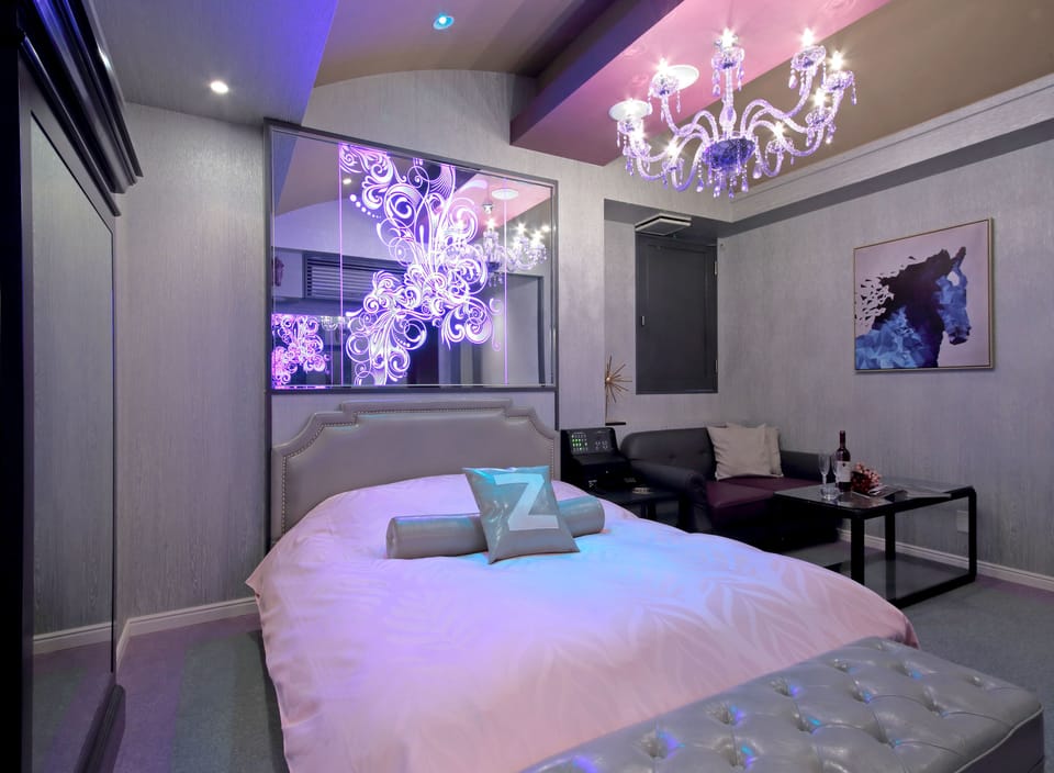 Deluxe Suite, 1 Bedroom, Refrigerator & Microwave | Iron/ironing board, free WiFi, bed sheets