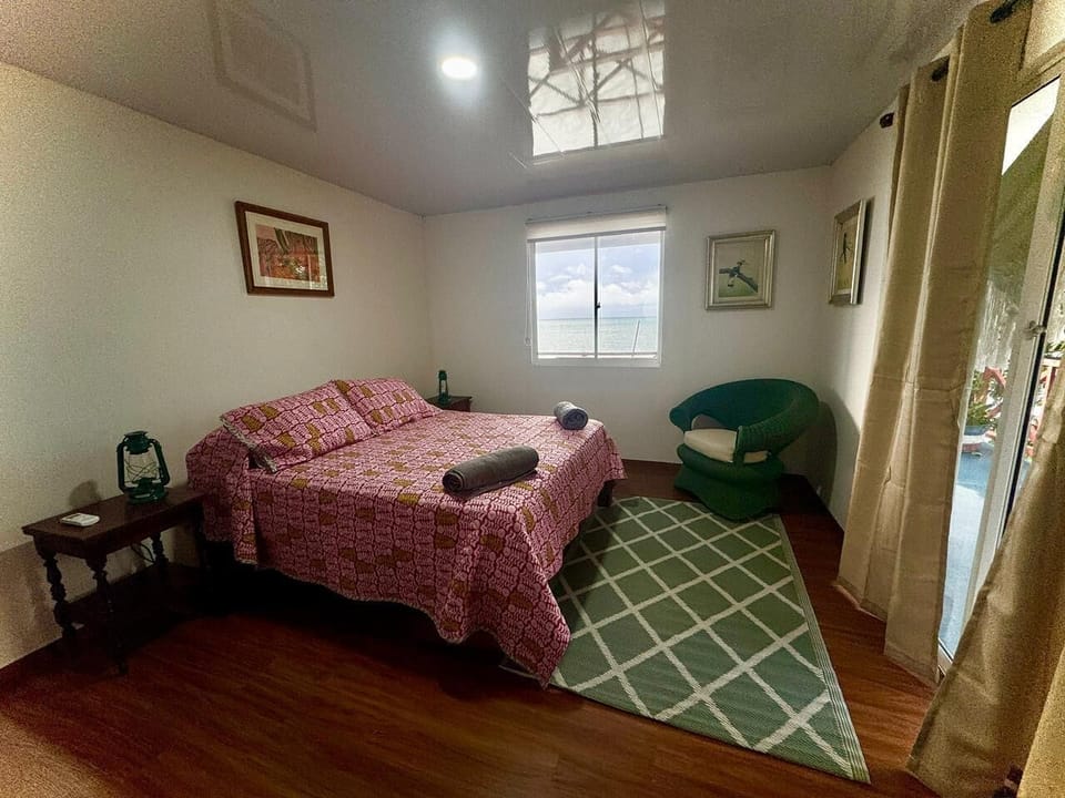 WiFi (free), bed sheets