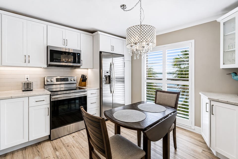 Crystal chandelier, marble quartz, stainless appliances. Cook properly.