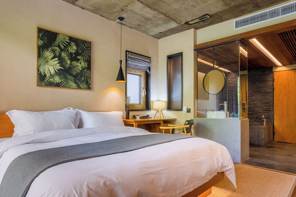 Luxury Double Room, Balcony, Mountain View | Premium bedding, individually decorated, individually furnished, desk