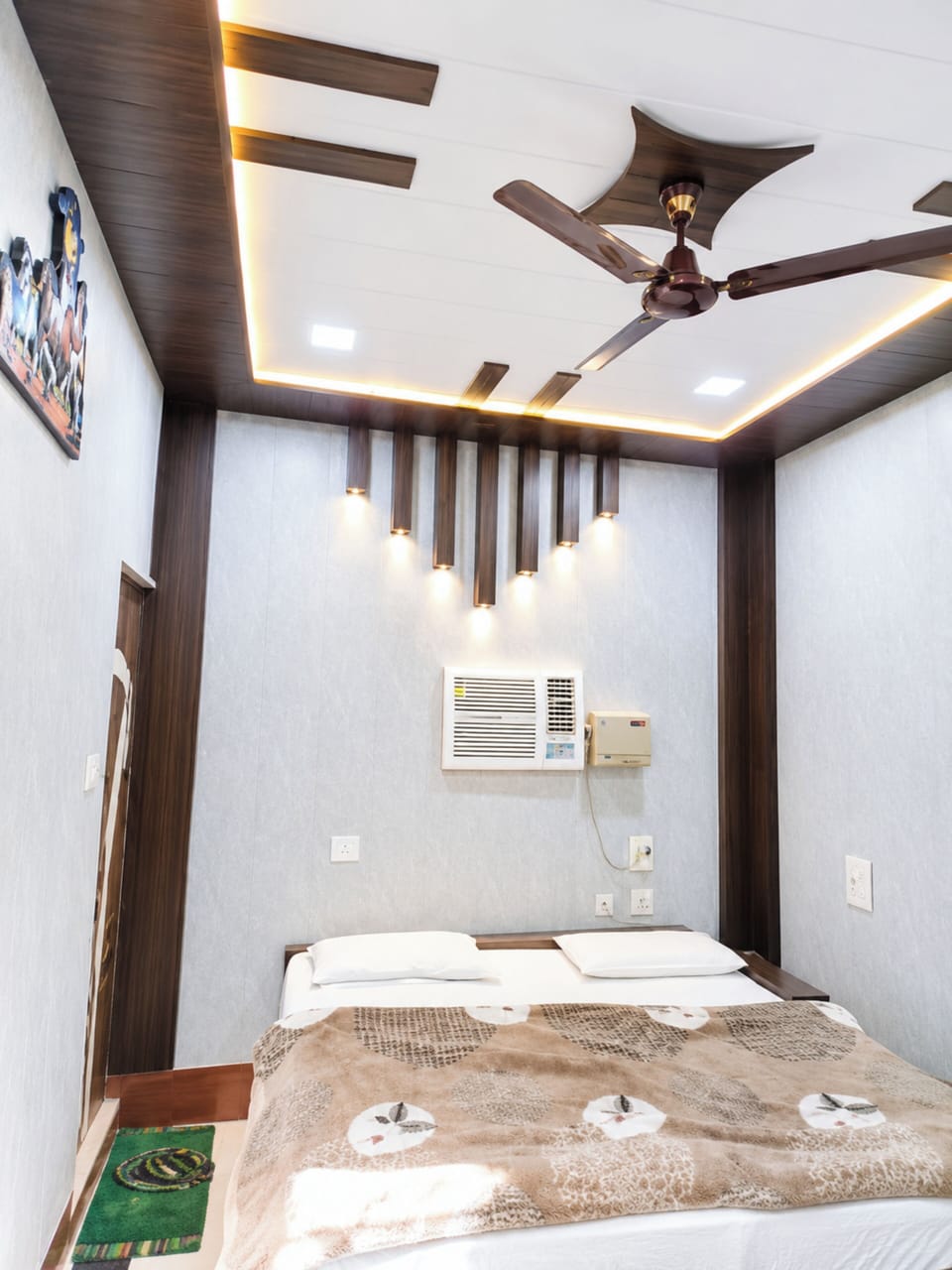 Deluxe Double Room, Air conditioning | Hypo-allergenic bedding, desk, soundproofing, free WiFi