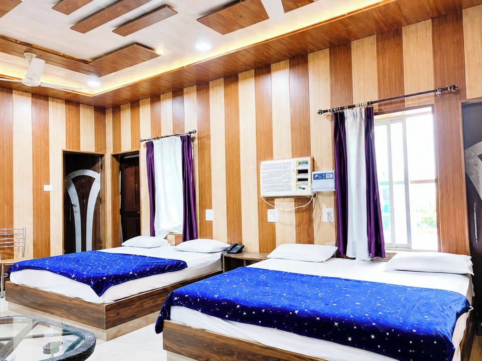 Family Double Room, Air conditioning | Hypo-allergenic bedding, desk, soundproofing, free WiFi