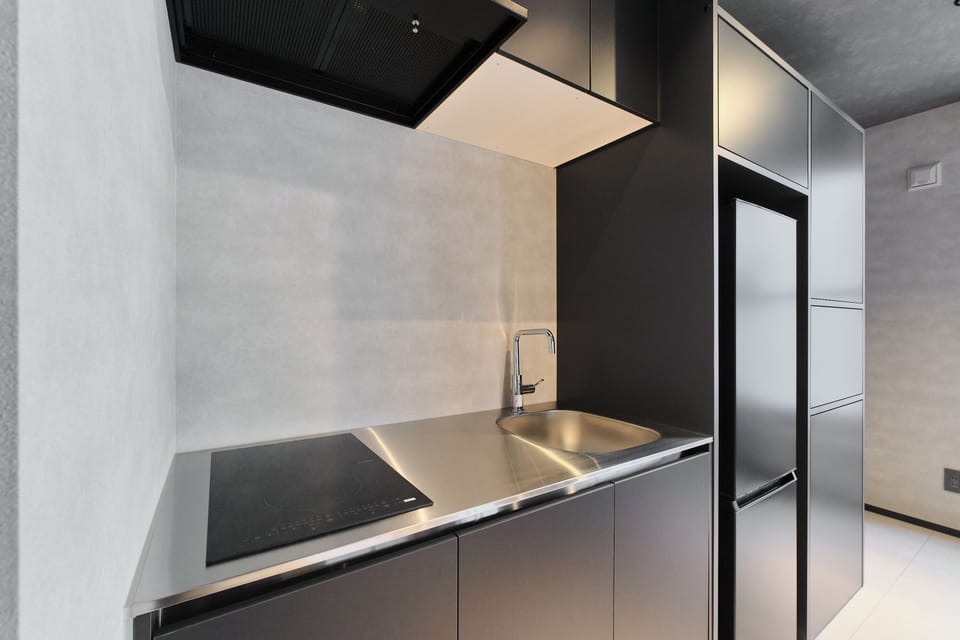 Comfort Villa | Private kitchen | Full-size fridge, microwave, rice cooker, cookware/dishes/utensils