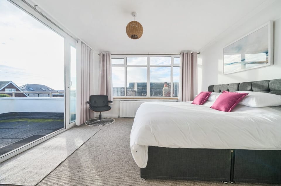 Seaview onto roof terrace