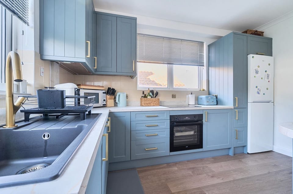 Newly fitted and well equipped kitchen