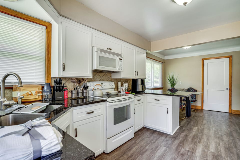 House (3 Bedrooms) | Interior