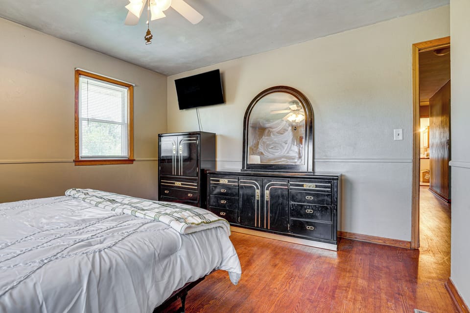 South Saint Paul Duplex w/ Deck & Gas Grill Cottage in Saint Paul