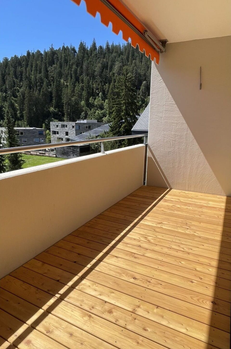 Wood, Apartment, Balcony, Wood Stain, Hardwood, Shade, Wood Flooring, Plank, Plywood, Deck