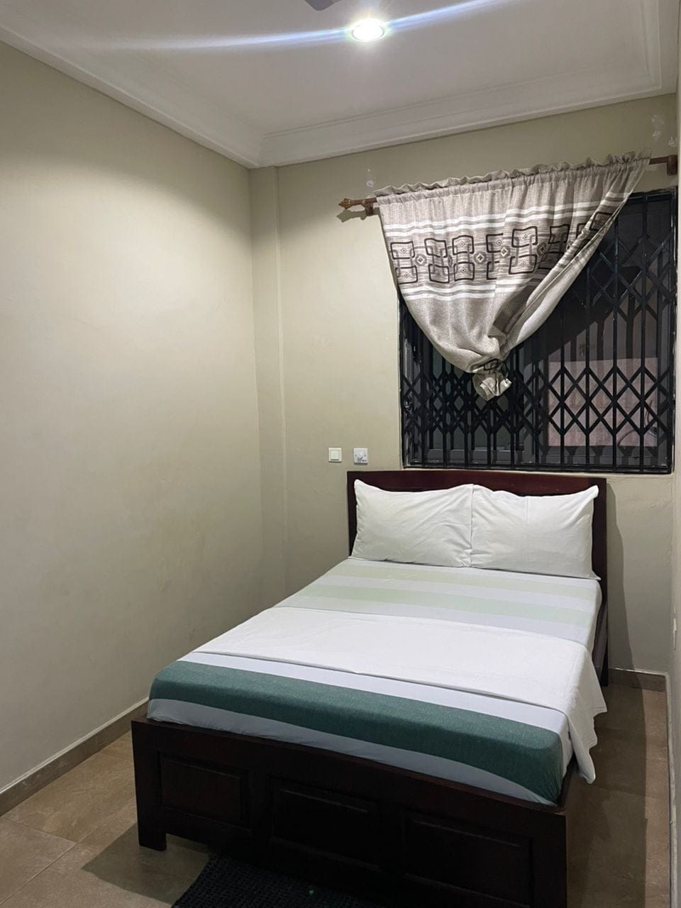 Comfort Single Room, 1 Twin Bed | Desk, laptop workspace, iron/ironing board, WiFi (free)