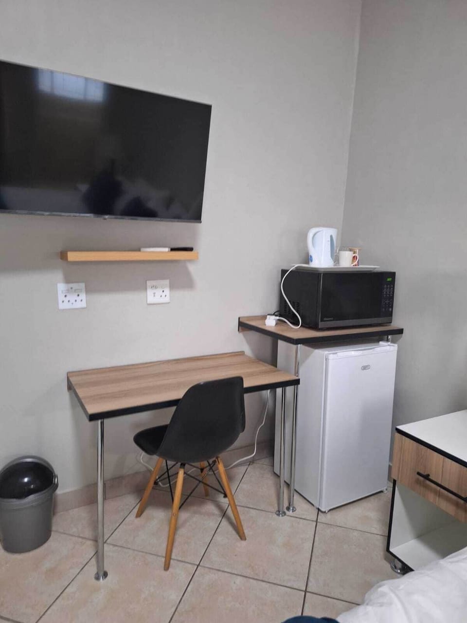 Standard Double Room, Non Smoking, Private Bathroom | Interior