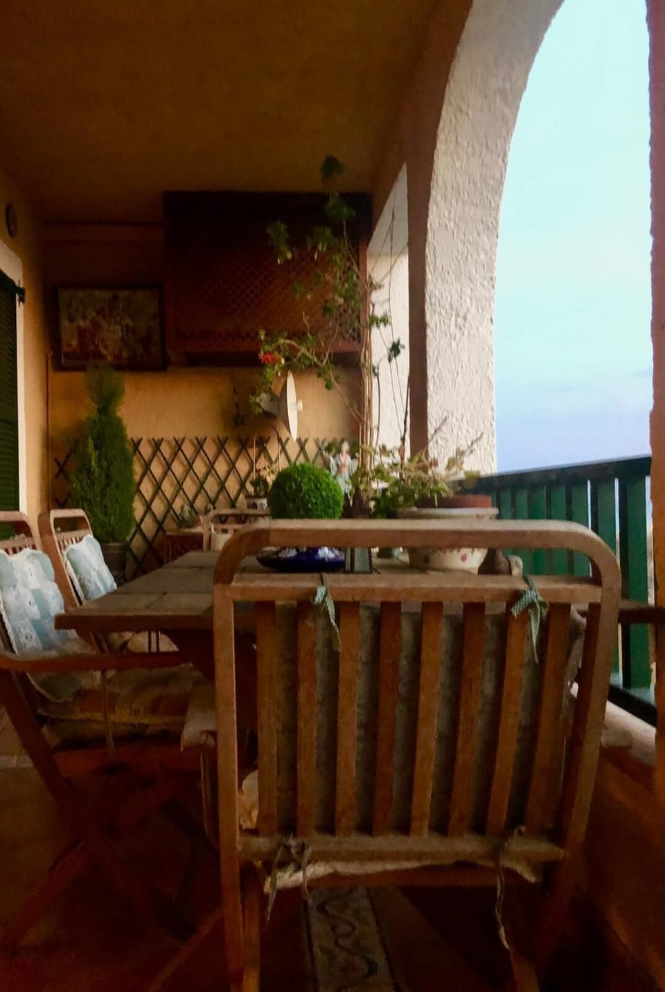 Outdoor dining