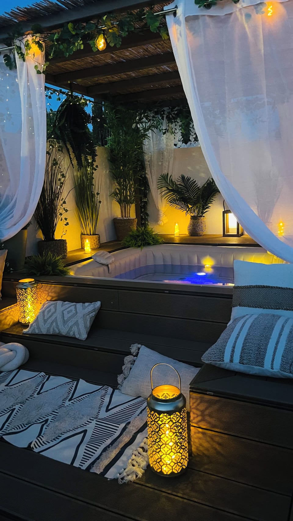 Outdoor spa tub