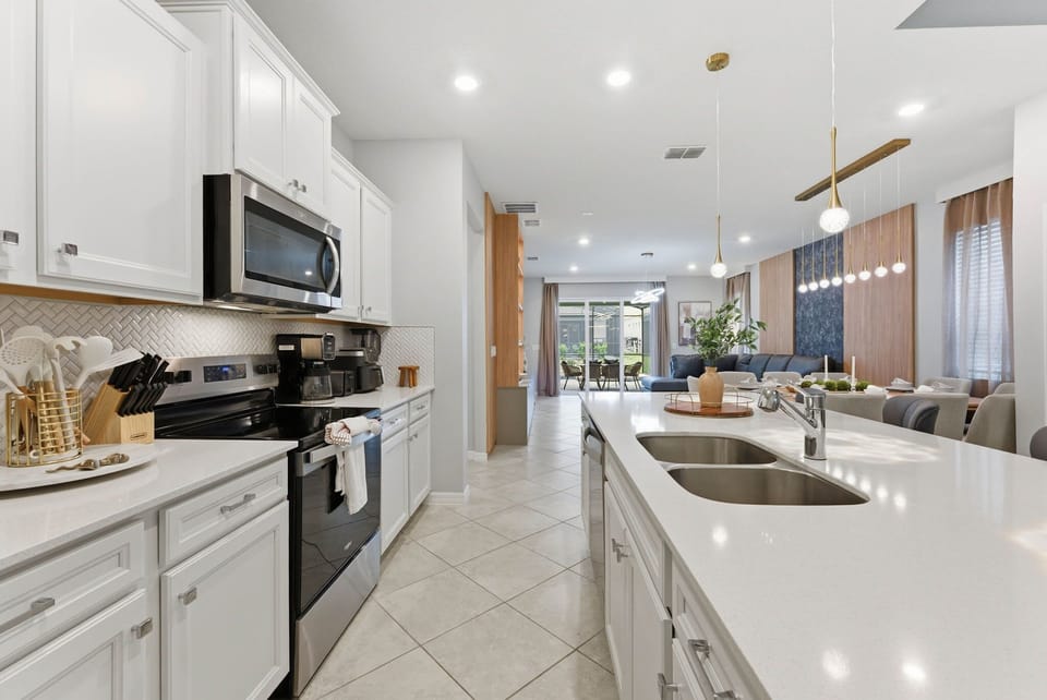 House (Multiple Bedrooms) | Private kitchen | Microwave, oven, stovetop, dishwasher