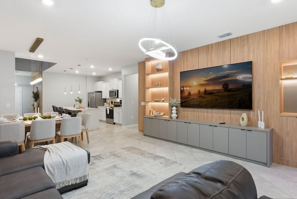 House (Multiple Bedrooms) | Living area | 50-inch TV with cable channels