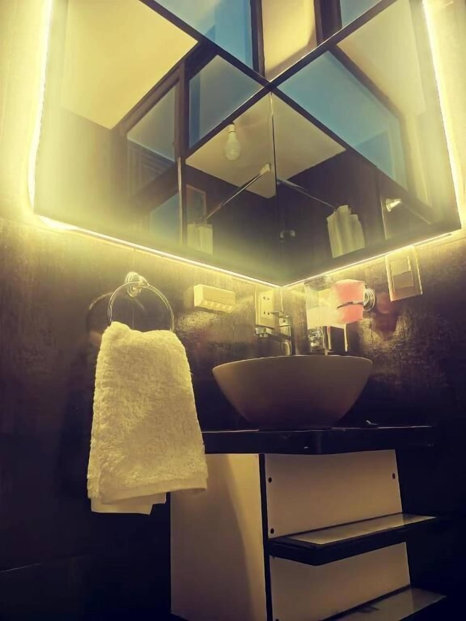 Superior Double or Twin Room, Balcony, Mountain View | Bathroom