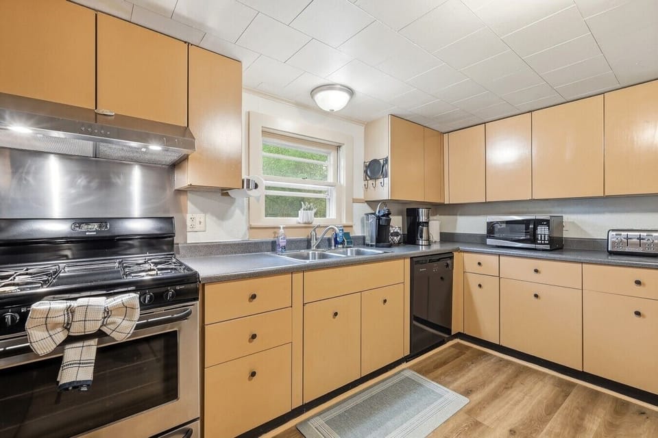 11-107 N WEST ST011
