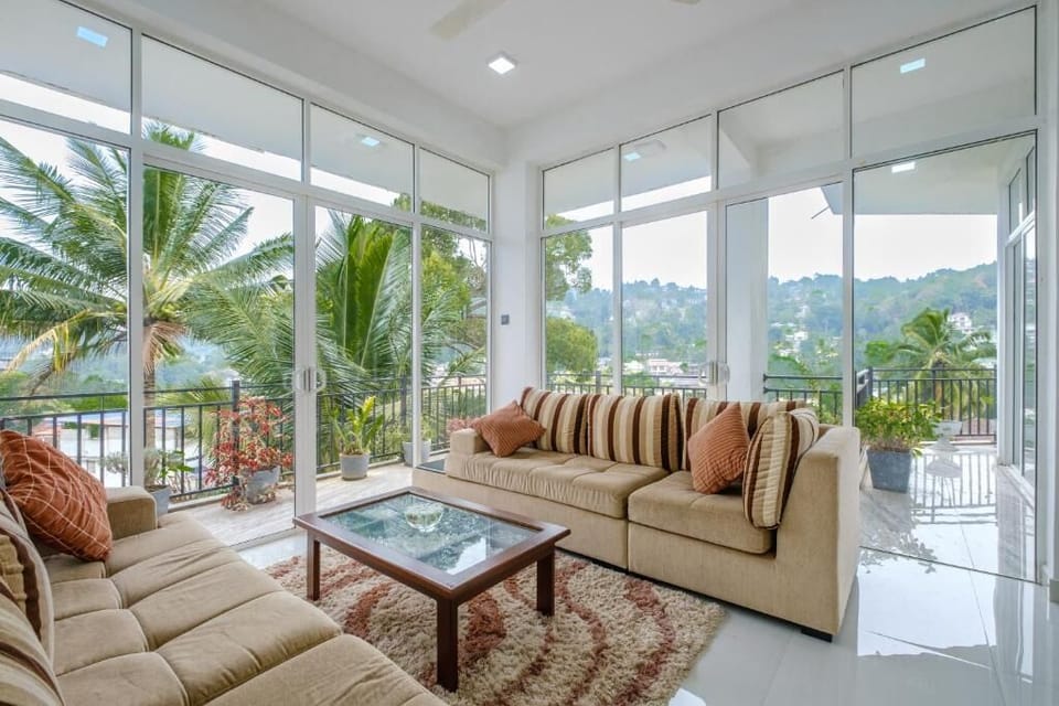 Deluxe Double Room, Balcony, Mountain View | Living area