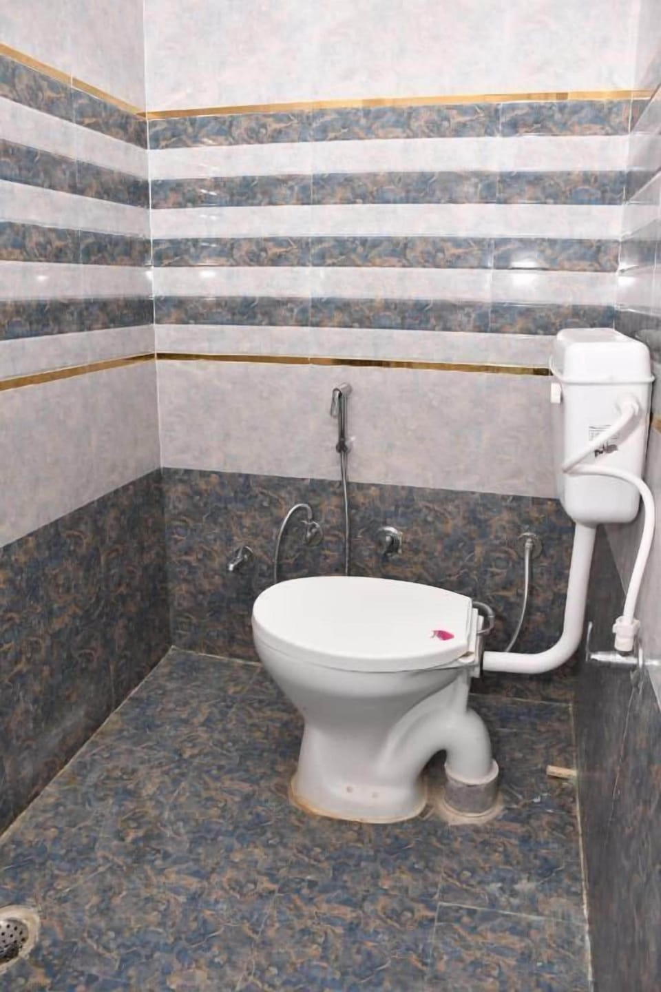 Family Room | Bathroom | Combined shower/tub, free toiletries, bidet, towels