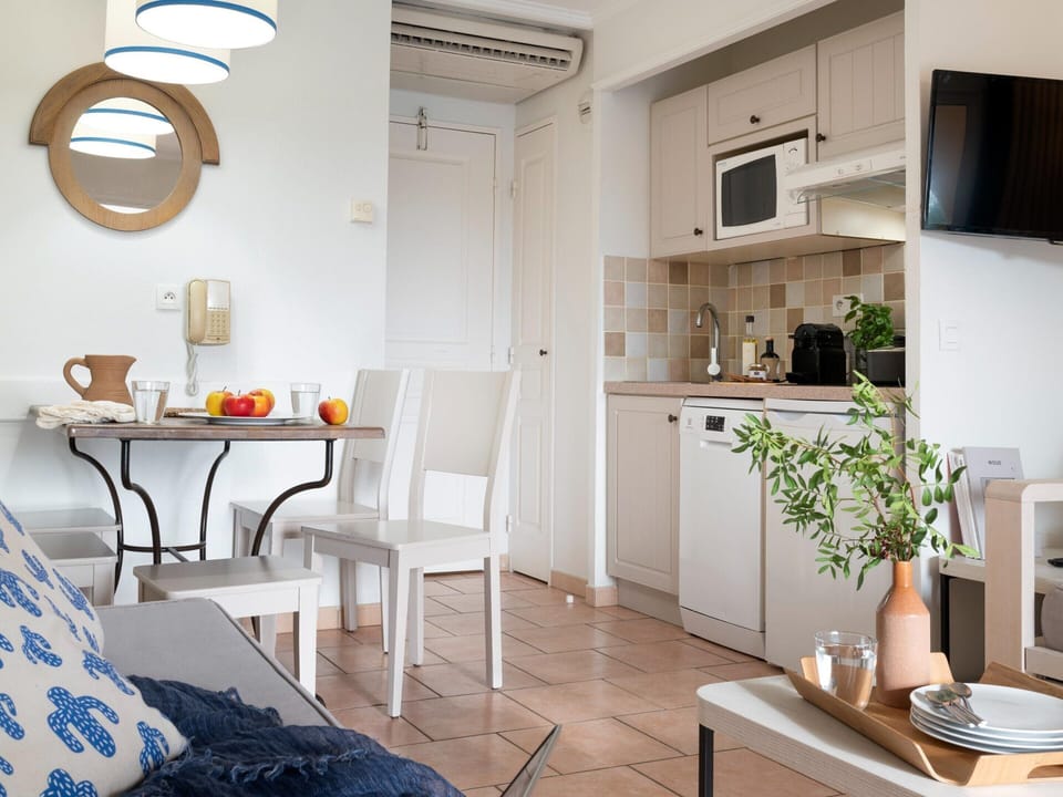 Apartment | Dining