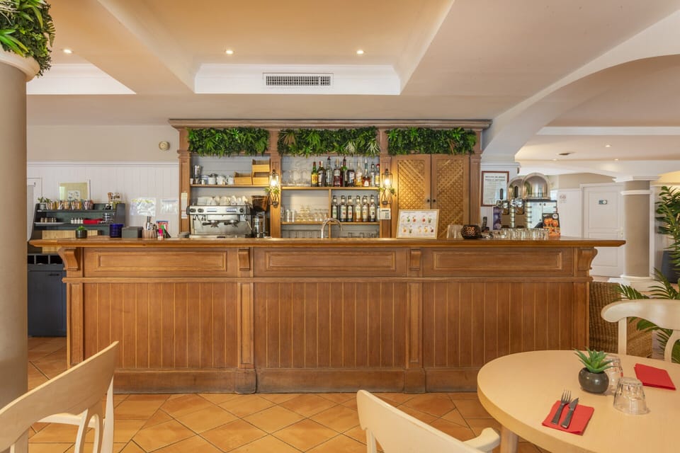 Apartment | Bar (on property)