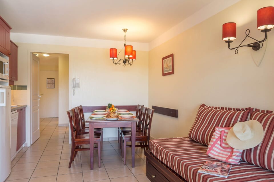Apartment | Dining