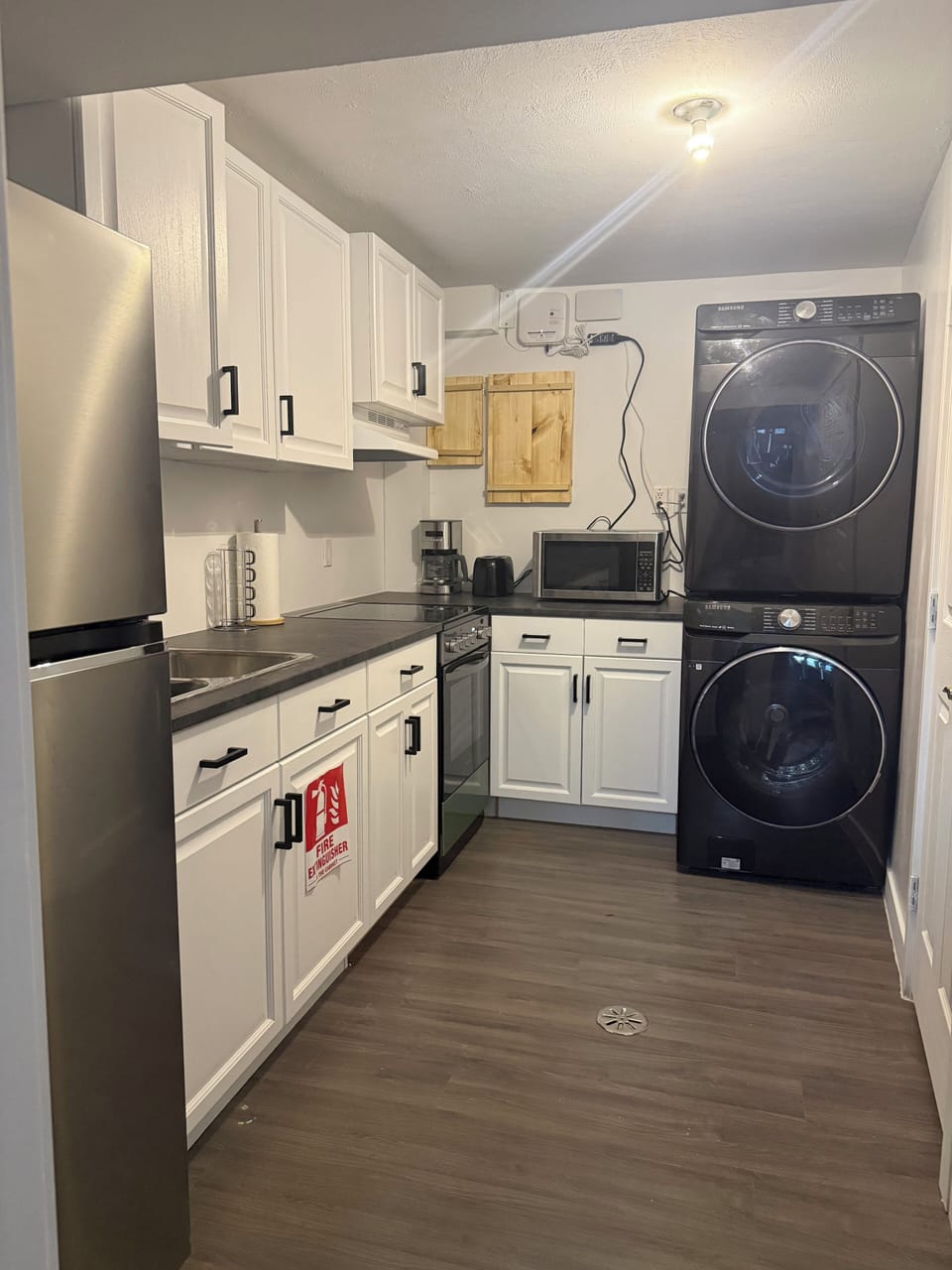 Full kitchen + laundry